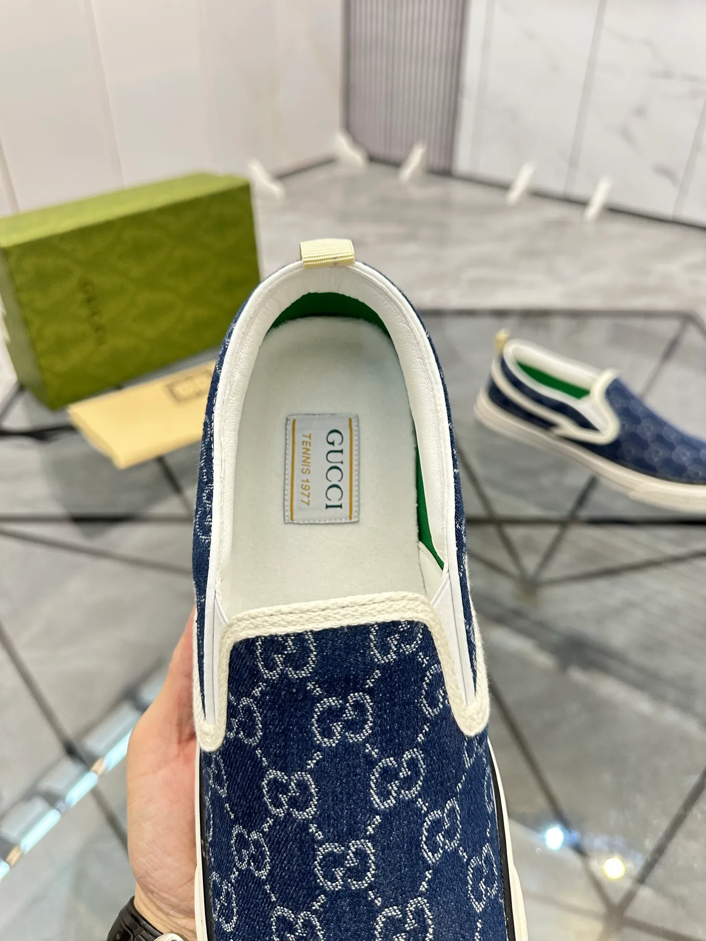 Men's shoes: 💰P360¥ Product trademark: Gucci* "Gucci*" slip-on Regular size: 38-44 (can be customized to 45.46.) Product materials: Original material from the upper counter, breathable lining, original outsole. Number: 661